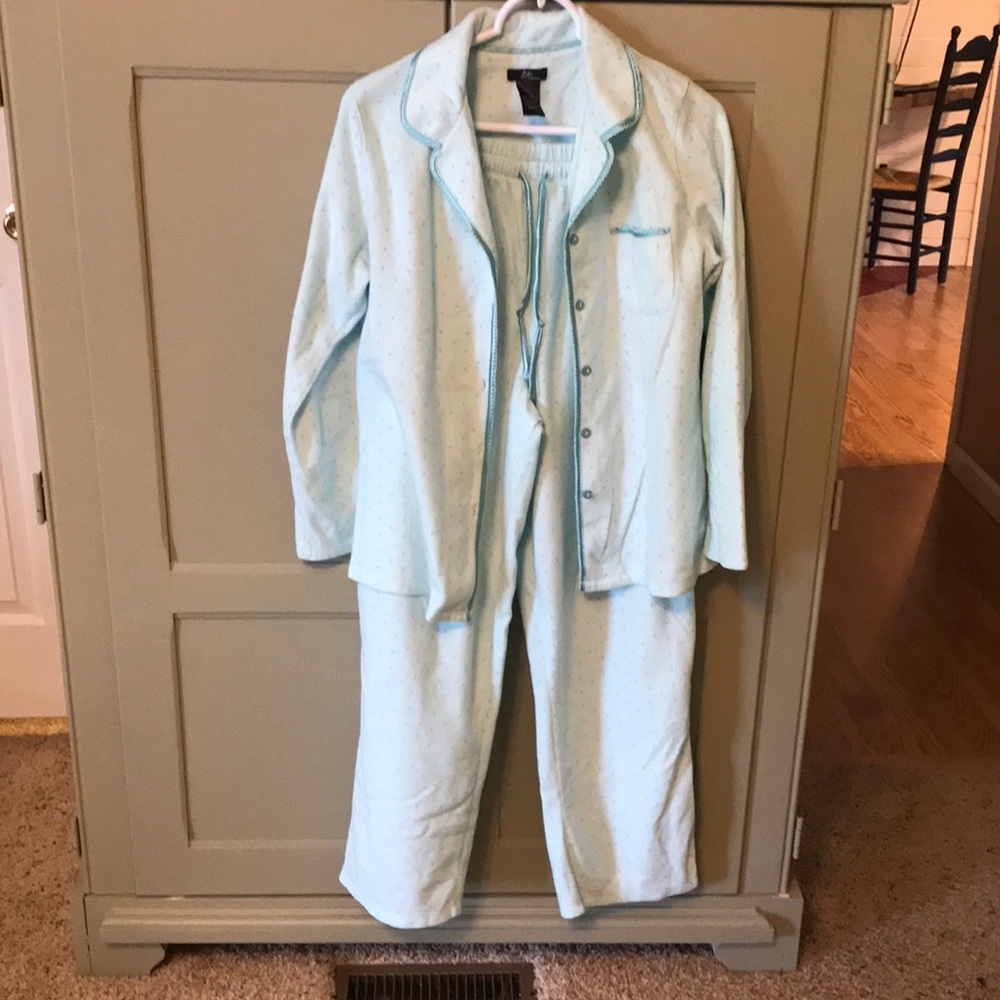 Liz Claiborne And Aria Pajama sets